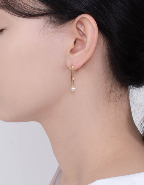 Elegant Sterling Silver & Pearl Studs for Career Woman